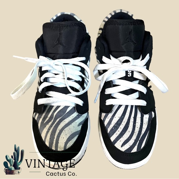 Jordan 1 Low - Zebra Print Sneakers - Great Condition - Picture 7 of 16